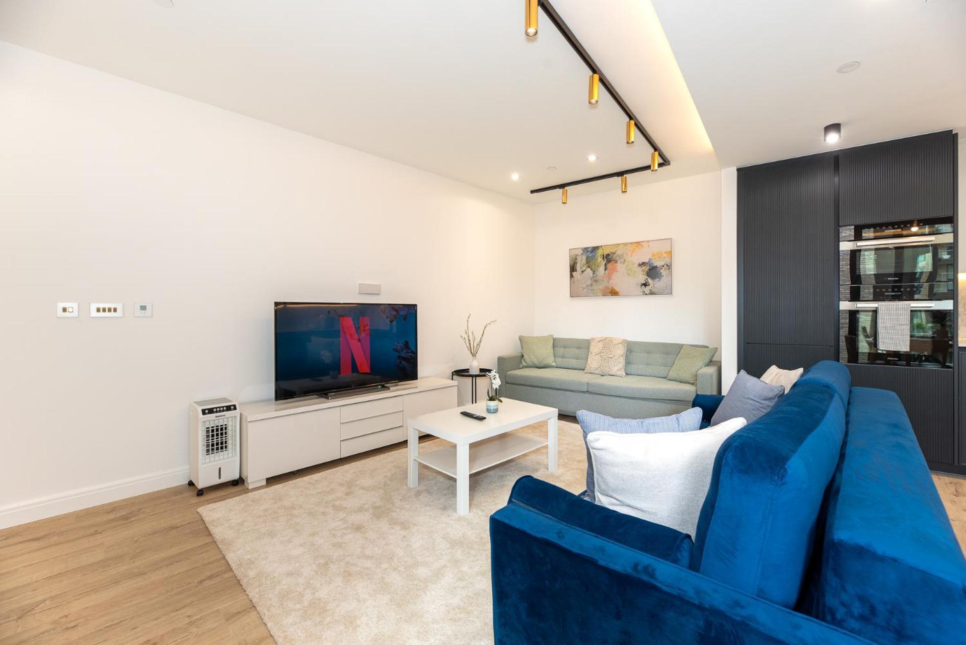 Lavish 2 Bedroom Flat With Private Balcony In Clerkenwell, Barbican * London